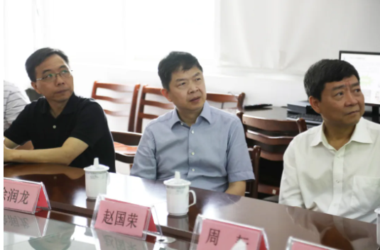 6月4日，省市场监管局党委委员、副局长，省药品监管局党组书记、局长徐润龙带队来公司开展“三服务”活动